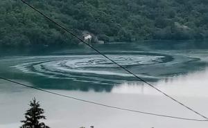 Čudna pojava na Jablaničkom jezeru: "Treba uzeti brašna za svaki slučaj"
